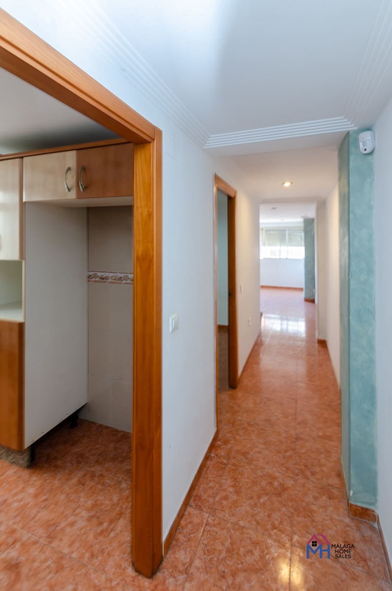 3 bedroom Flat for sale in Malaga city - € 250,000 (Ref: 9610836)