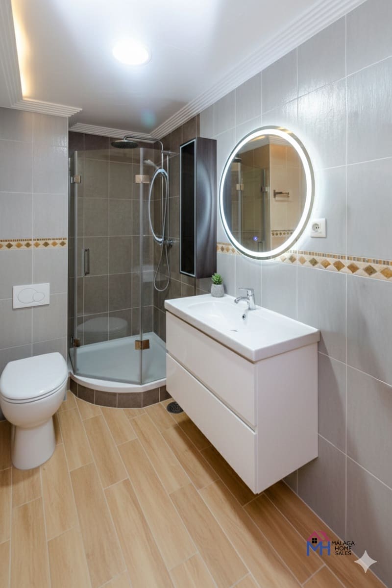 3 bedroom Flat for sale in Malaga city - € 250,000 (Ref: 9610836)