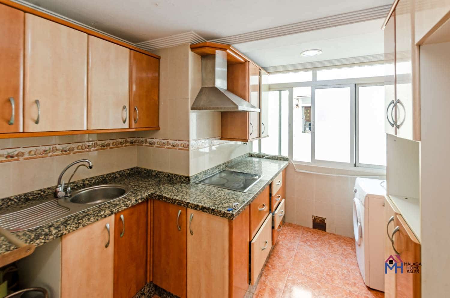 3 bedroom Flat for sale in Malaga city - € 250,000 (Ref: 9610836)