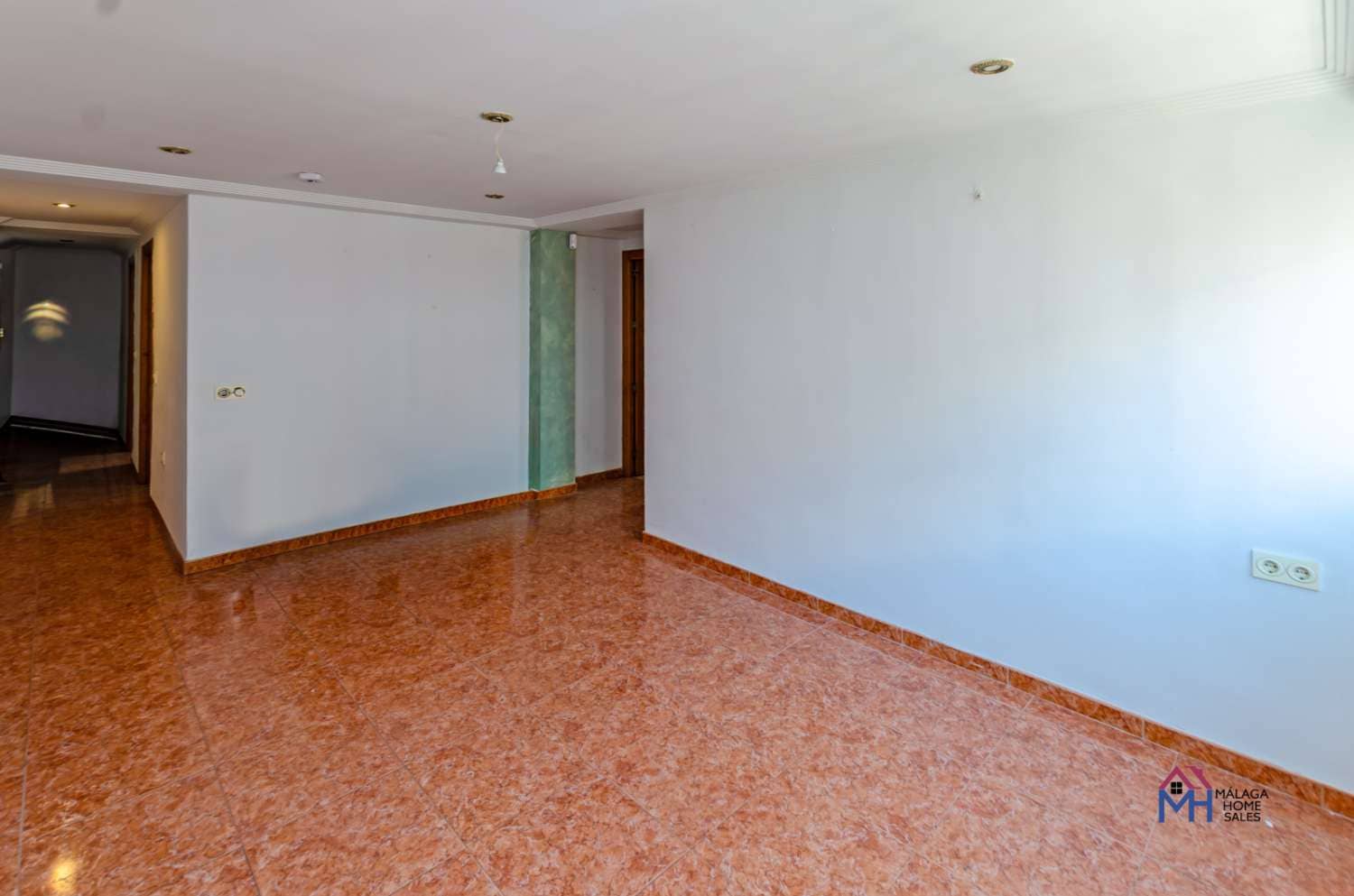 3 bedroom Flat for sale in Malaga city - € 250,000 (Ref: 9610836)