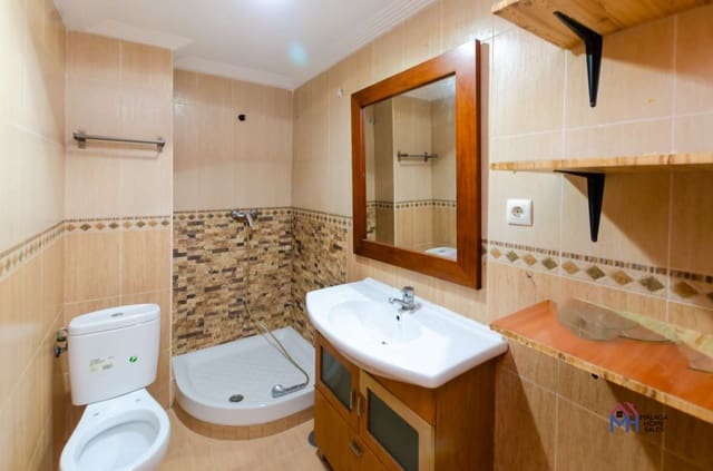 3 bedroom Flat for sale in San Andres, Málaga city - € 250,000 (Ref: 9610836)