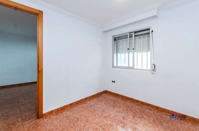 3 bedroom Flat for sale in San Andres, Málaga city - € 250,000 (Ref: 9610836)