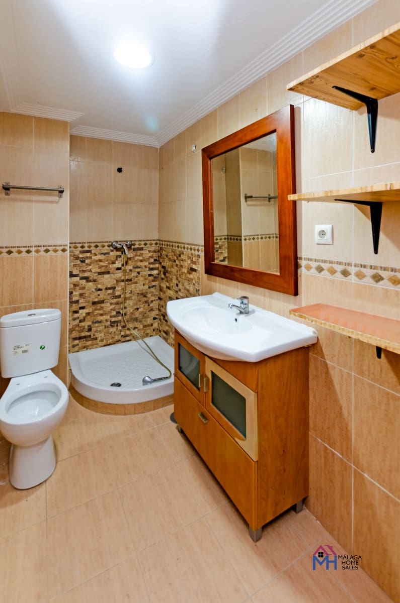 3 bedroom Flat for sale in Malaga city - € 250,000 (Ref: 9610836)