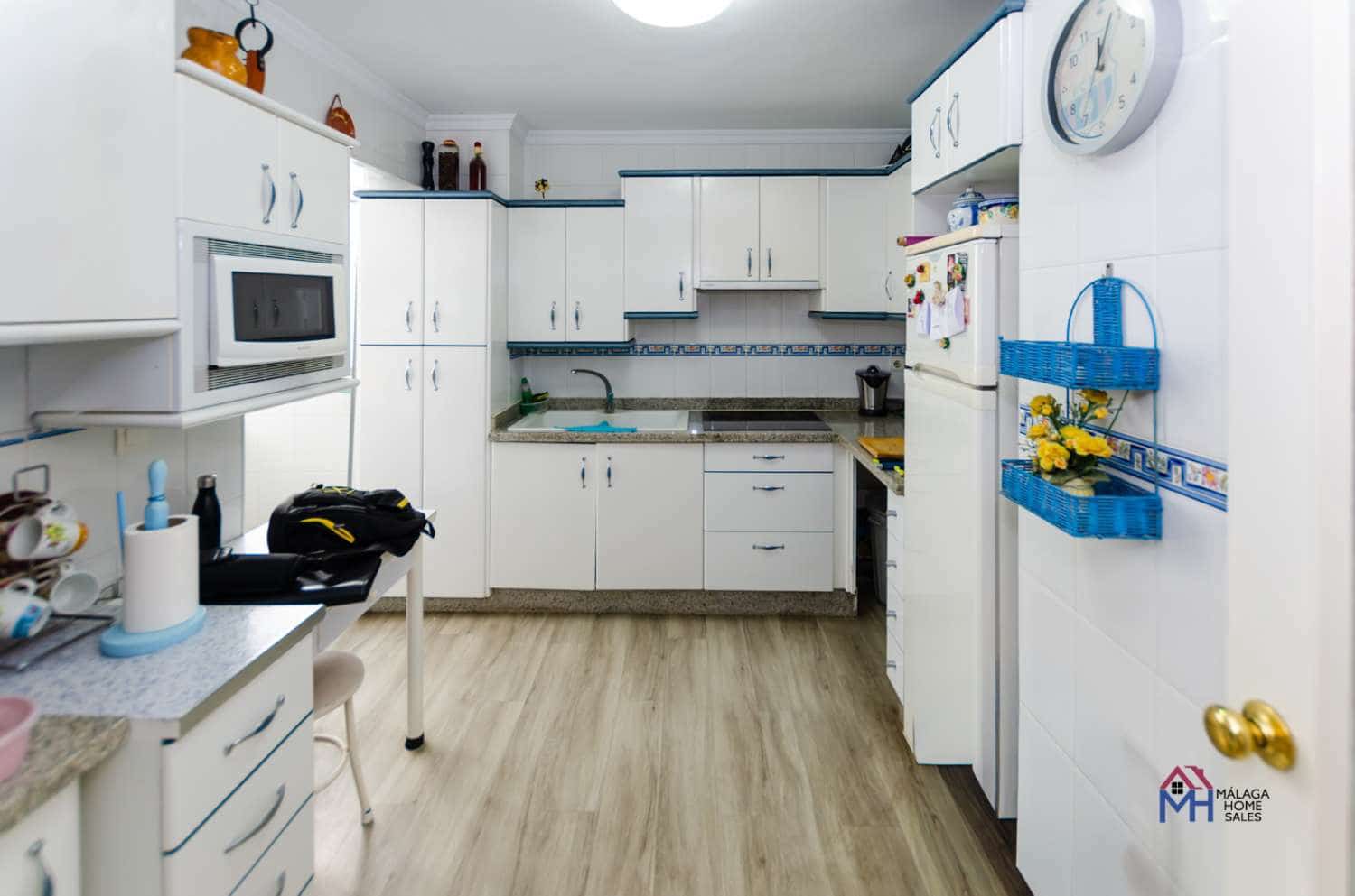 3 Zimmer Apartment zu verkaufen in Torre del Mar mit Pool Garage - 330.000 € (Ref: 9651251)