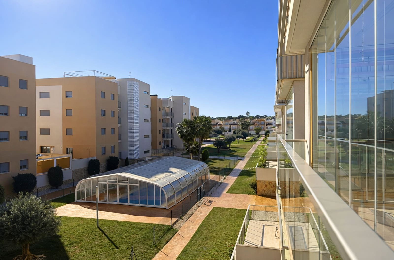 2 soveværelse Lejlighed til salg i Orihuela Costa med swimmingpool garage - € 245.000 (Ref: 9702454)