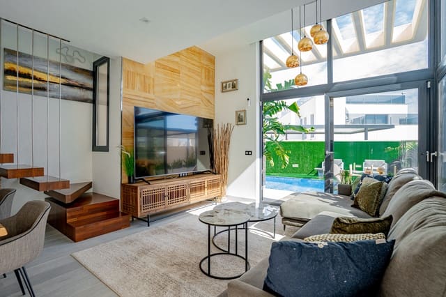 Chalet de 3 habitaciones en Lomas de Cabo Roig - Los Dolses, Orihuela en venta con piscina garaje - 550.000 € (Ref: 9807078)