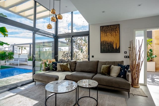 Chalet de 3 habitaciones en Lomas de Cabo Roig - Los Dolses, Orihuela en venta con piscina garaje - 550.000 € (Ref: 9807078)