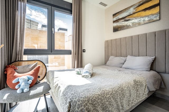 Chalet de 3 habitaciones en Lomas de Cabo Roig - Los Dolses, Orihuela en venta con piscina garaje - 550.000 € (Ref: 9807078)