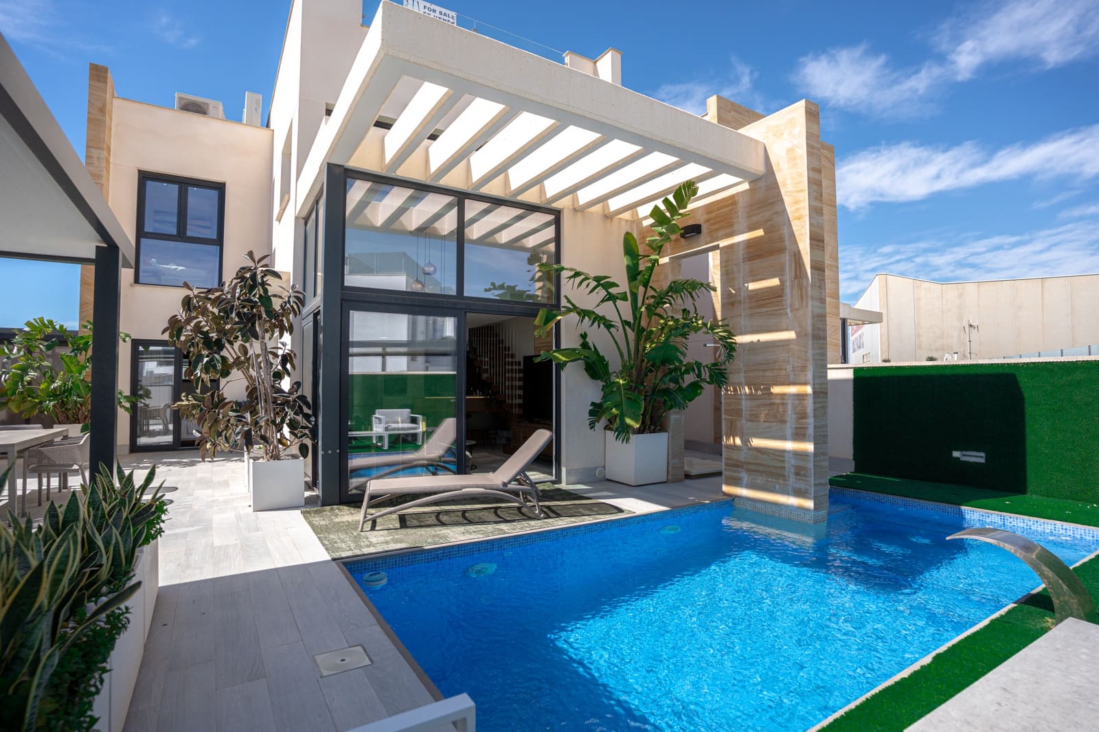 Chalet de 3 habitaciones en Orihuela Costa en venta con piscina garaje - 550.000 € (Ref: 9807078)