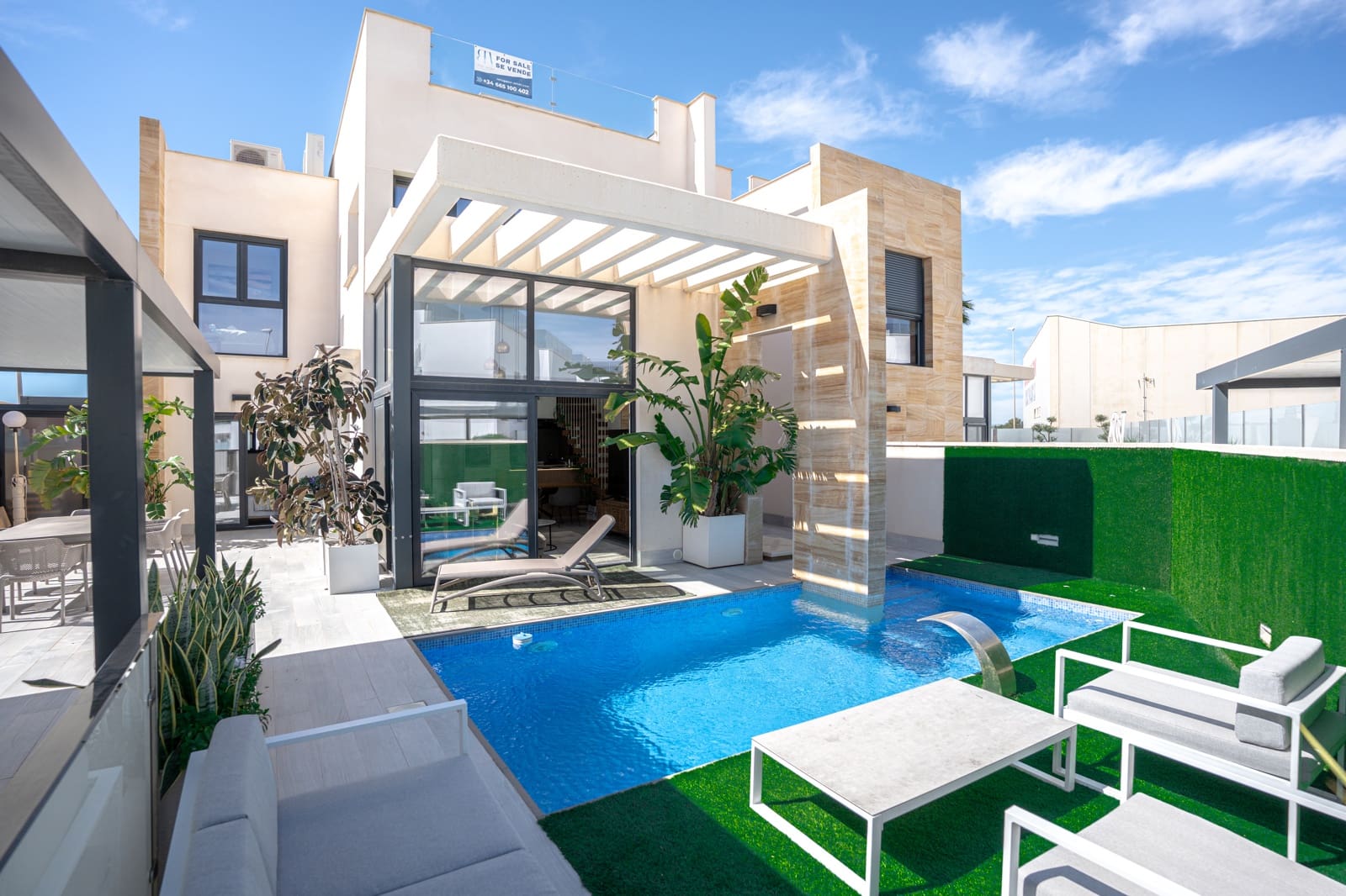 Chalet de 3 habitaciones en Orihuela Costa en venta con piscina garaje - 550.000 € (Ref: 9807078)