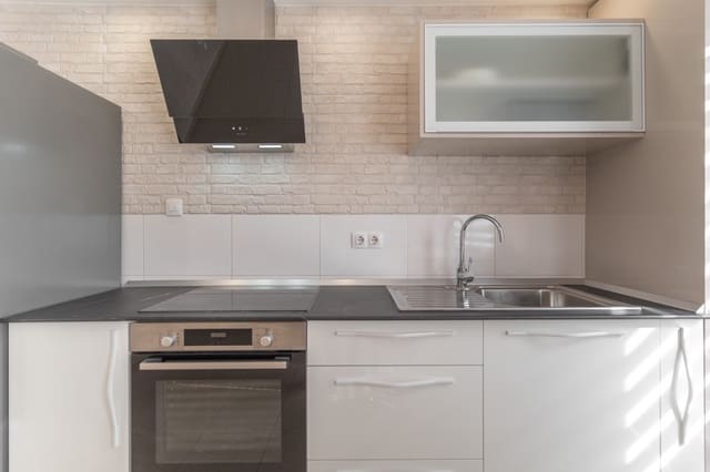 2 makuuhuone Kattohuoneisto myytävänä paikassa Casco Urbano, Adeje mukana 
autotalli - 277 500 € (Ref: 9587983)