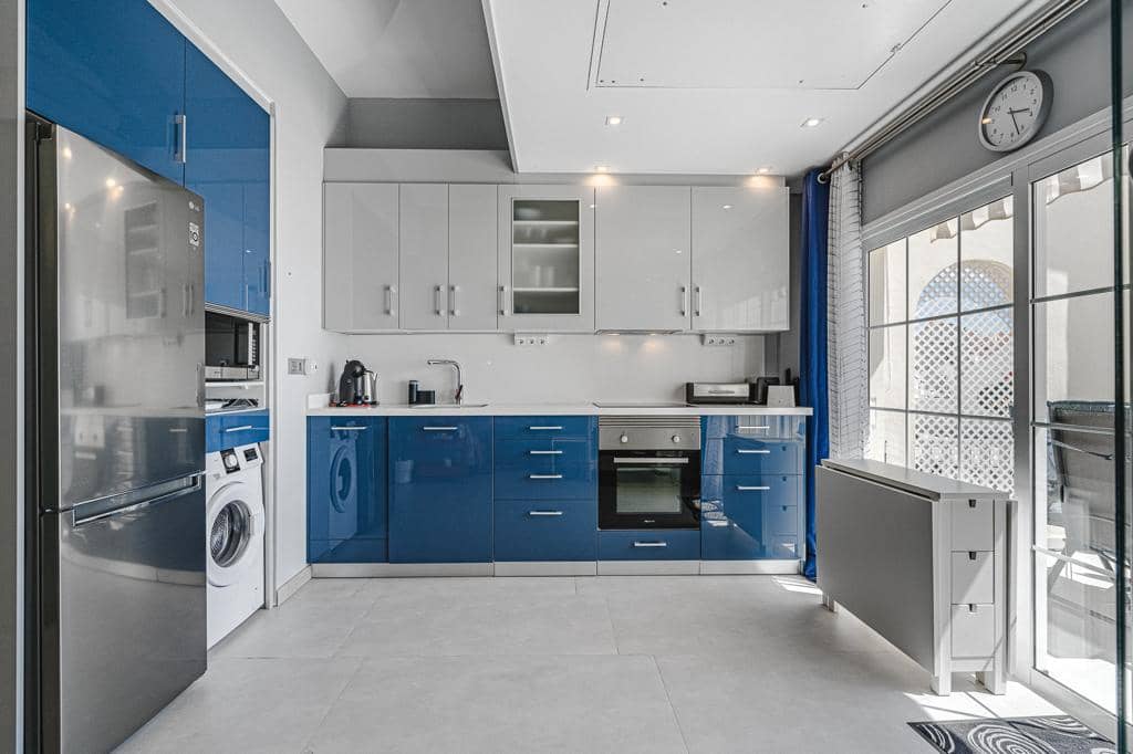 2 bedroom Penthouse for sale in Adeje with pool - € 550,000 (Ref: 9588056)