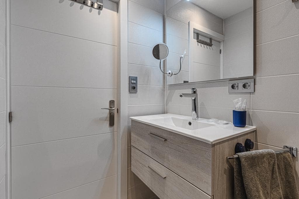 2 bedroom Penthouse for sale in Adeje with pool - € 550,000 (Ref: 9588056)