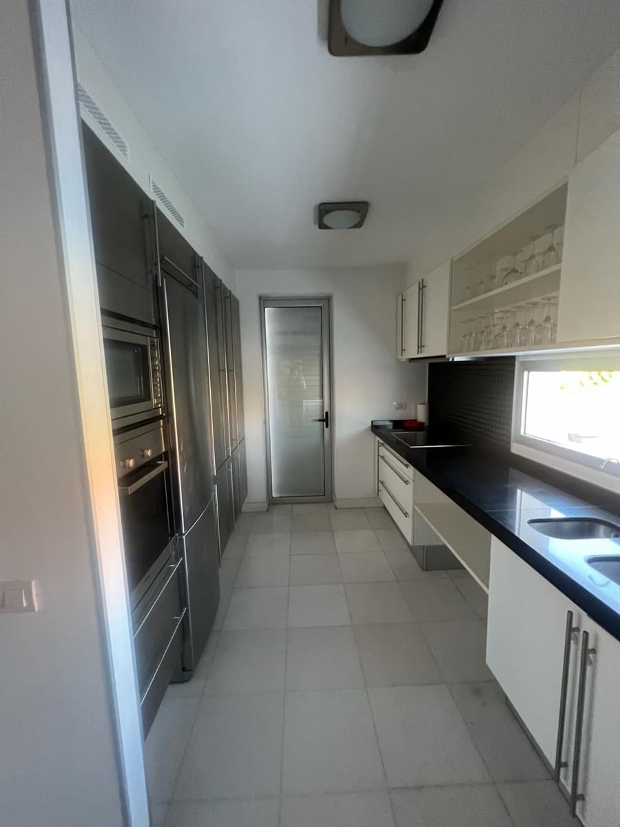 5 soverom Hus til salgs i Playa del Duque med svømmebasseng garasje - € 2 930 000 (Ref: 9588062)