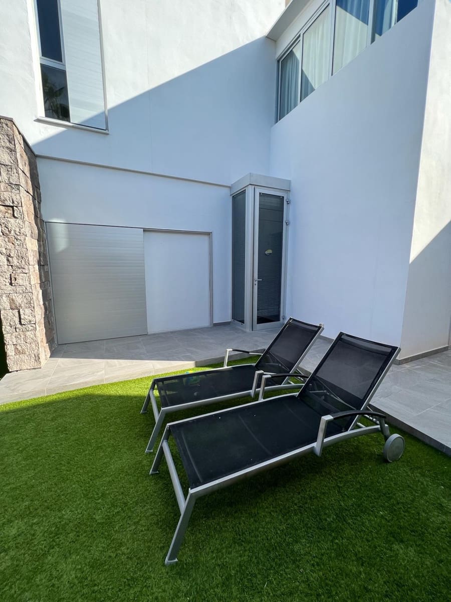 5 soverom Hus til salgs i Playa del Duque med svømmebasseng garasje - € 2 930 000 (Ref: 9588062)