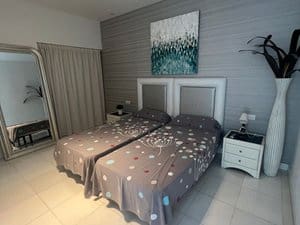 5 soverom Hus til salgs i Playa del Duque med svømmebasseng garasje - € 2 930 000 (Ref: 9588062)