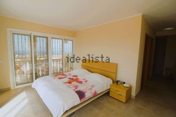 Casa de 3 habitaciones en Adeje en venta con piscina - 1.312.000 € (Ref: 9588420)