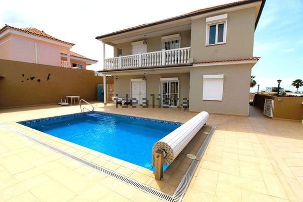 Casa de 3 habitaciones en Adeje en venta con piscina - 1.312.000 € (Ref: 9588420)