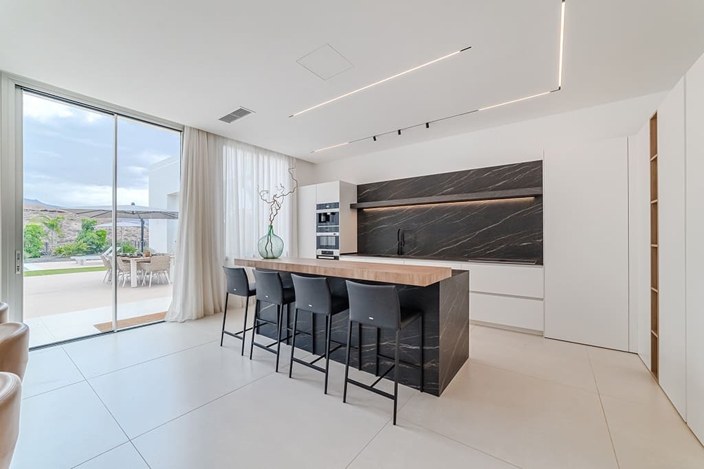 5 soveværelse Villa til salg i La Caleta Adeje med swimmingpool - € 6.150.000 (Ref: 9593062)