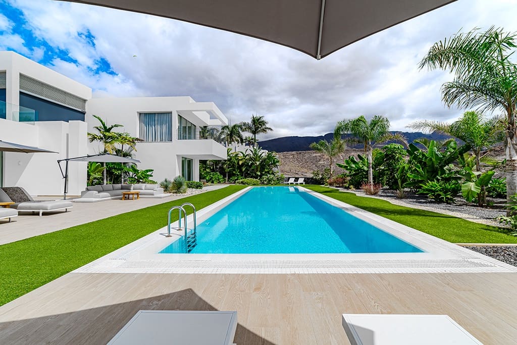 5 soveværelse Villa til salg i La Caleta Adeje med swimmingpool - € 6.150.000 (Ref: 9593062)