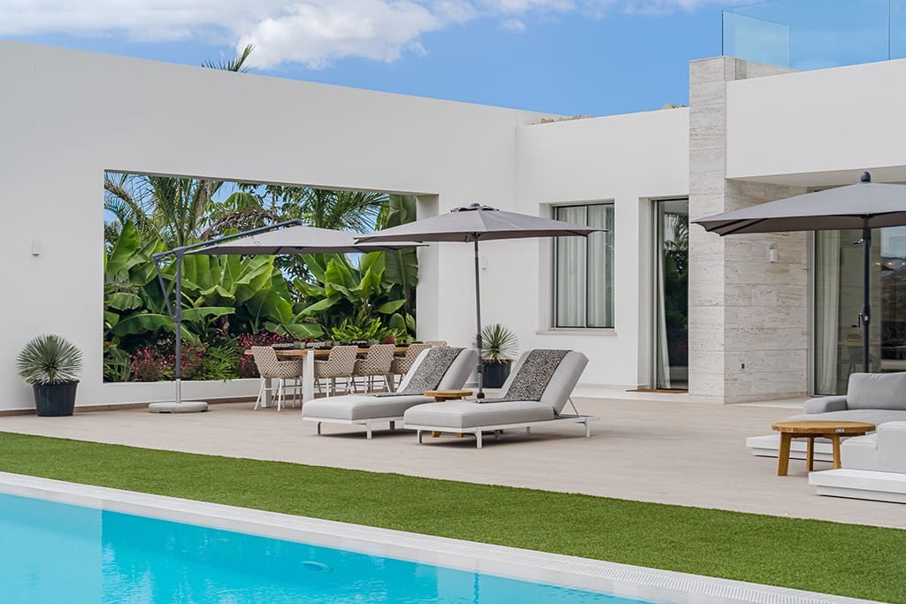 5 soveværelse Villa til salg i La Caleta Adeje med swimmingpool - € 6.150.000 (Ref: 9593062)