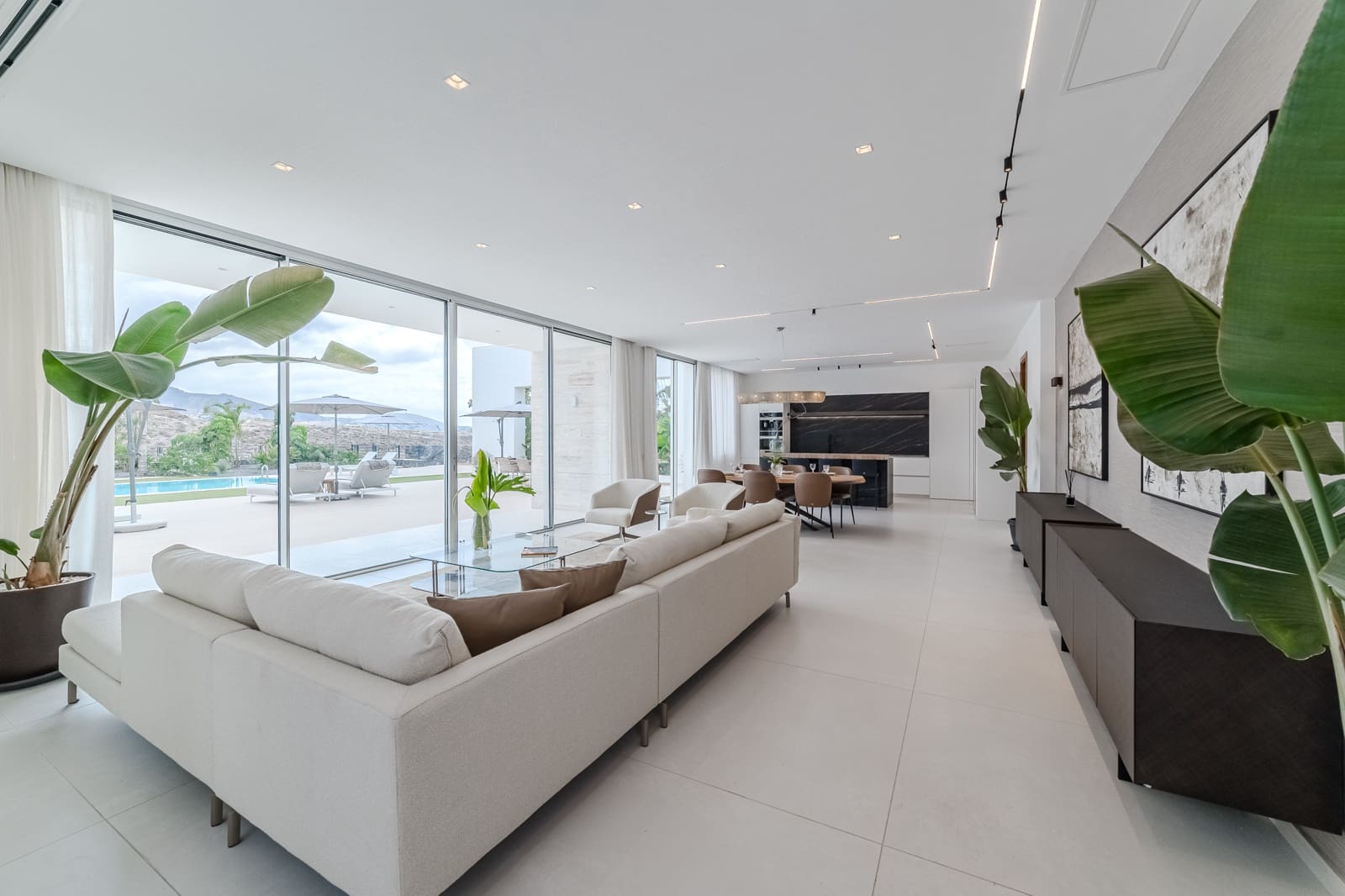 5 soveværelse Villa til salg i La Caleta Adeje med swimmingpool - € 6.150.000 (Ref: 9593062)