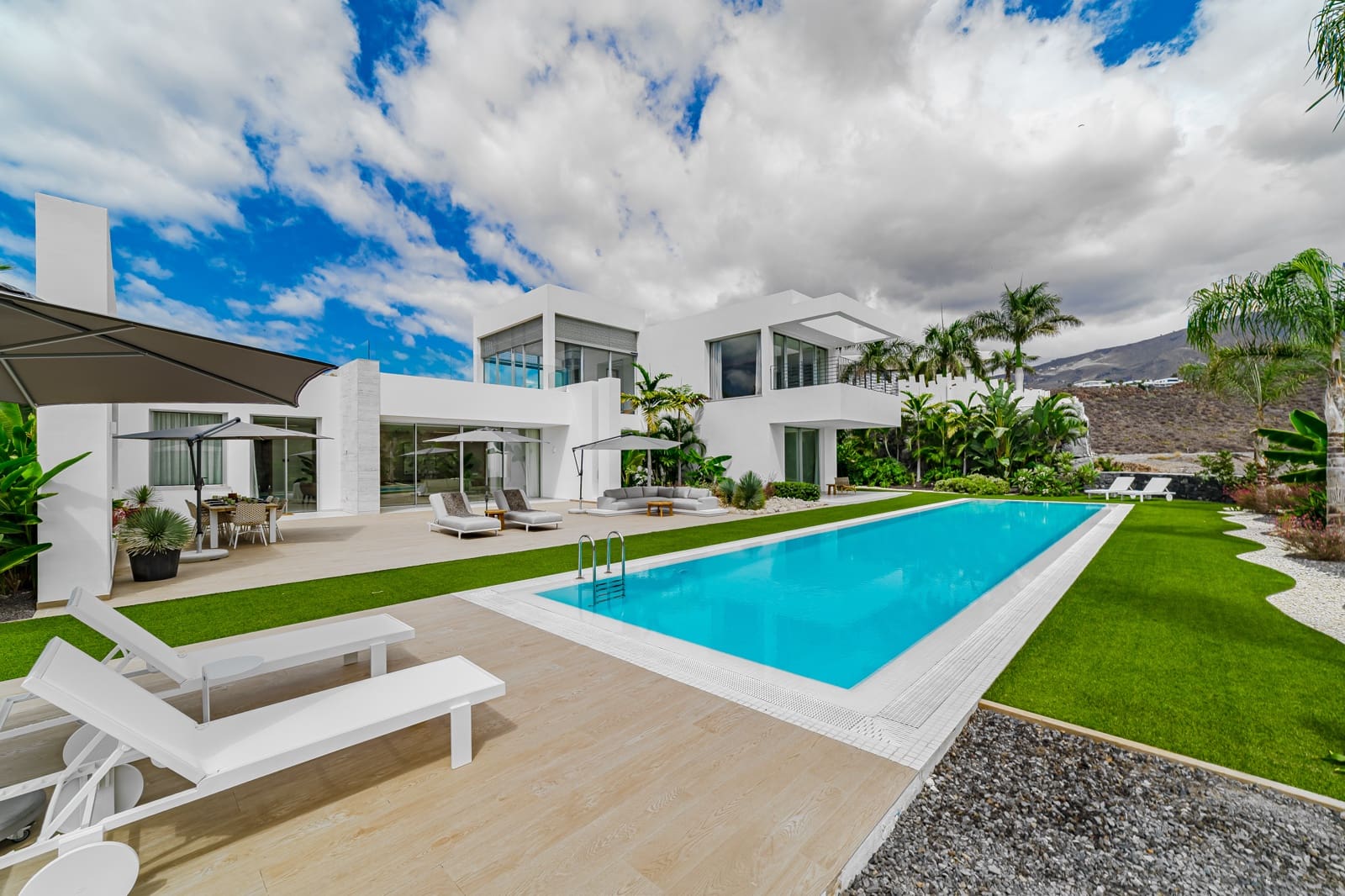 5 soveværelse Villa til salg i La Caleta Adeje med swimmingpool - € 6.150.000 (Ref: 9593062)