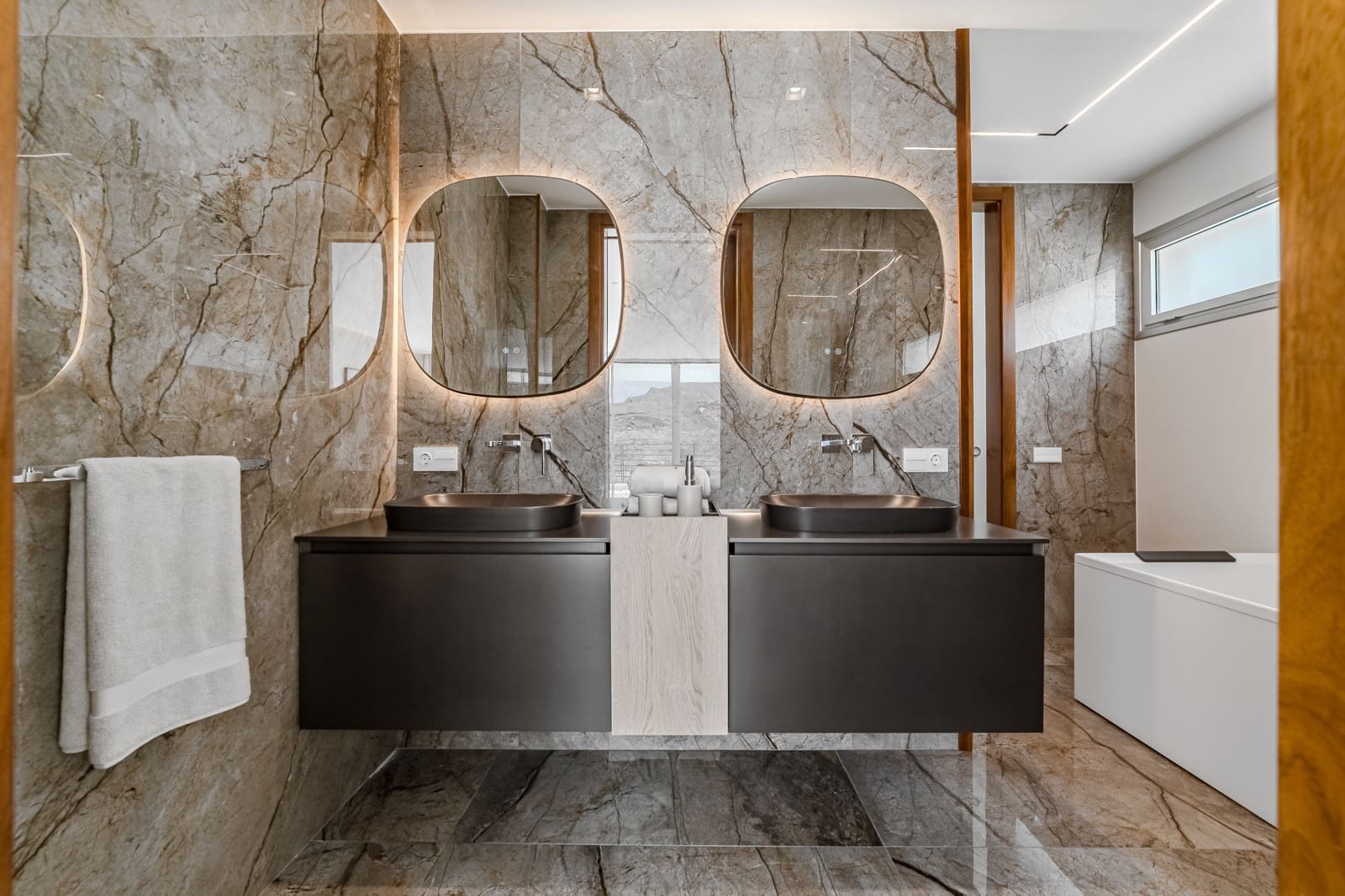 5 soveværelse Villa til salg i La Caleta Adeje med swimmingpool - € 6.150.000 (Ref: 9593062)