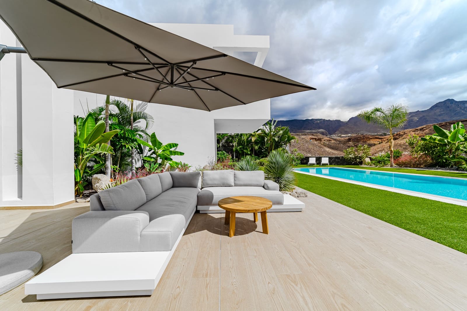 5 soveværelse Villa til salg i La Caleta Adeje med swimmingpool - € 6.150.000 (Ref: 9593062)