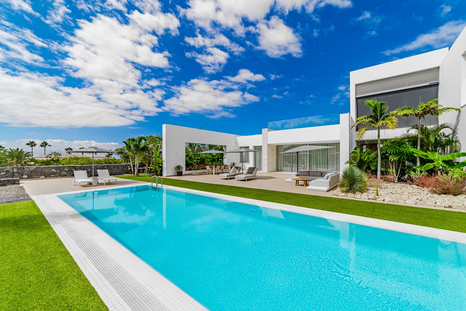 5 soveværelse Villa til salg i La Caleta Adeje med swimmingpool - € 6.150.000 (Ref: 9593062)