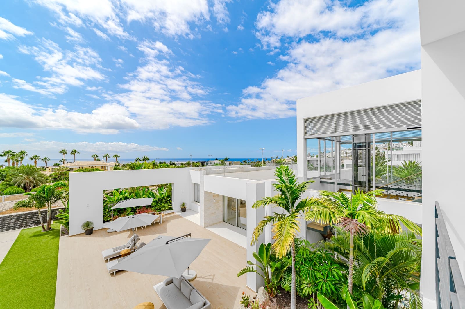 5 soveværelse Villa til salg i La Caleta Adeje med swimmingpool - € 6.150.000 (Ref: 9593062)