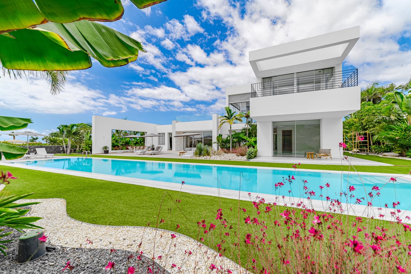 5 soveværelse Villa til salg i La Caleta Adeje med swimmingpool - € 6.150.000 (Ref: 9593062)