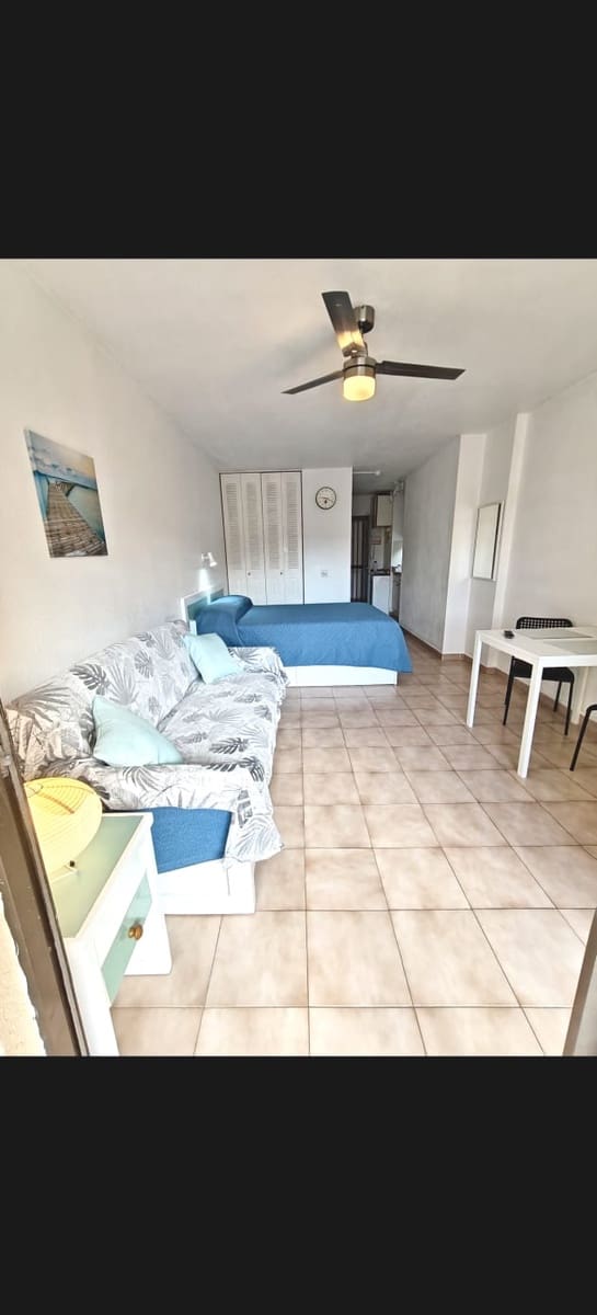 Apartament na sprzedaż w Los Cristianos z basenem - 199 000 € (Ref: 9598077)