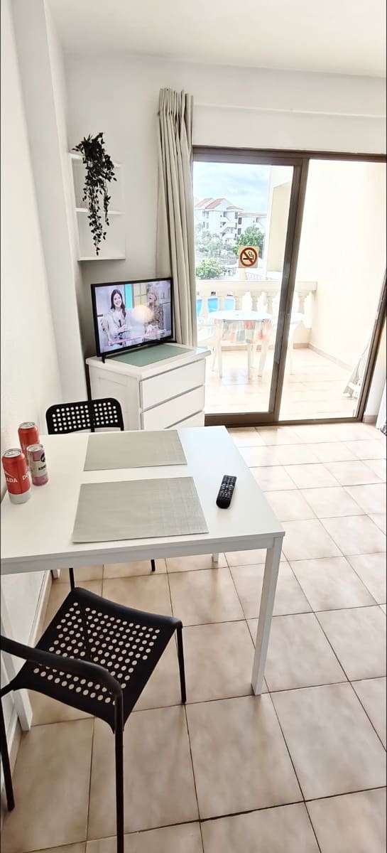 Apartament na sprzedaż w Los Cristianos z basenem - 199 000 € (Ref: 9598077)