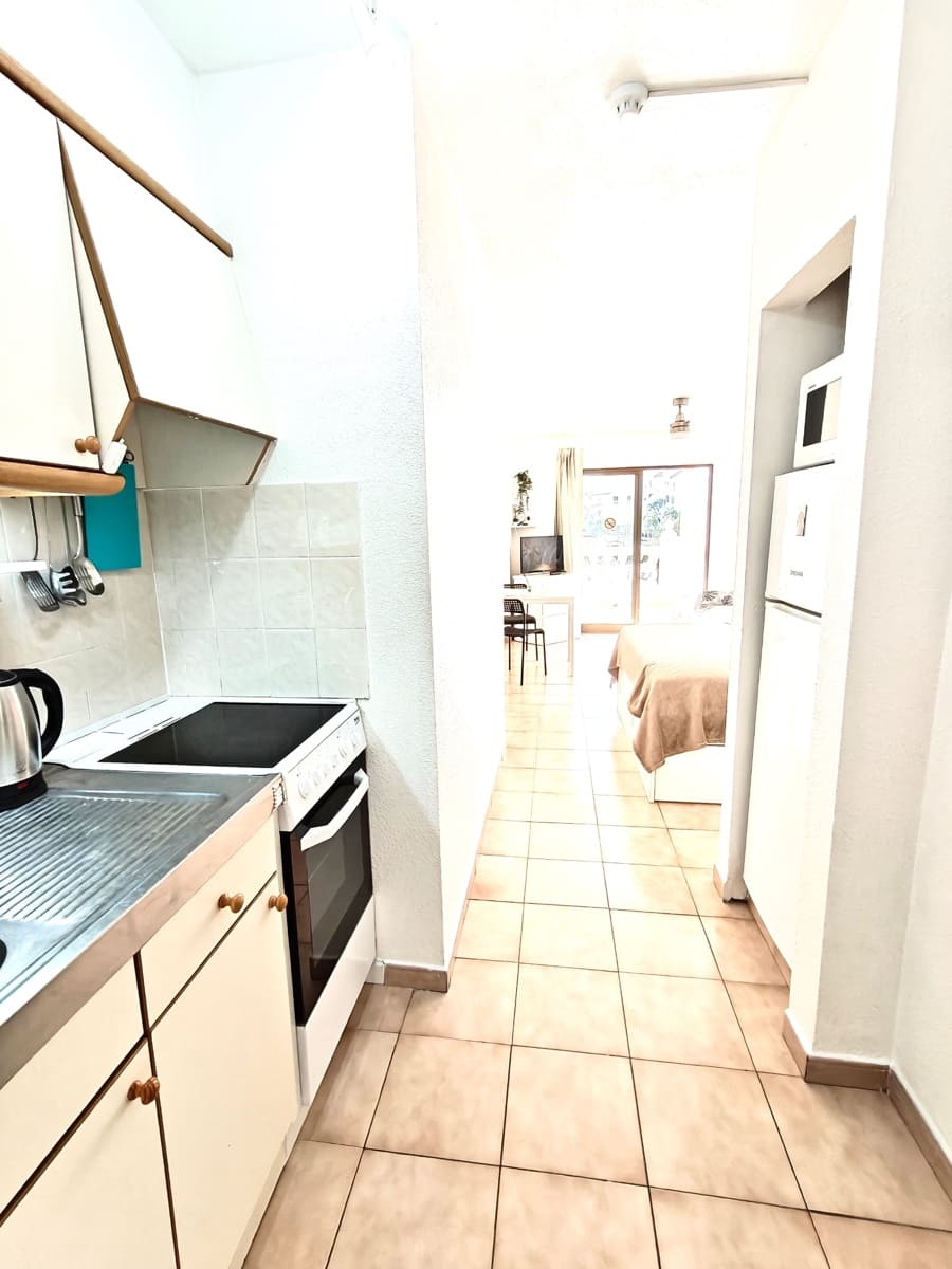 Apartament na sprzedaż w Los Cristianos z basenem - 199 000 € (Ref: 9598077)