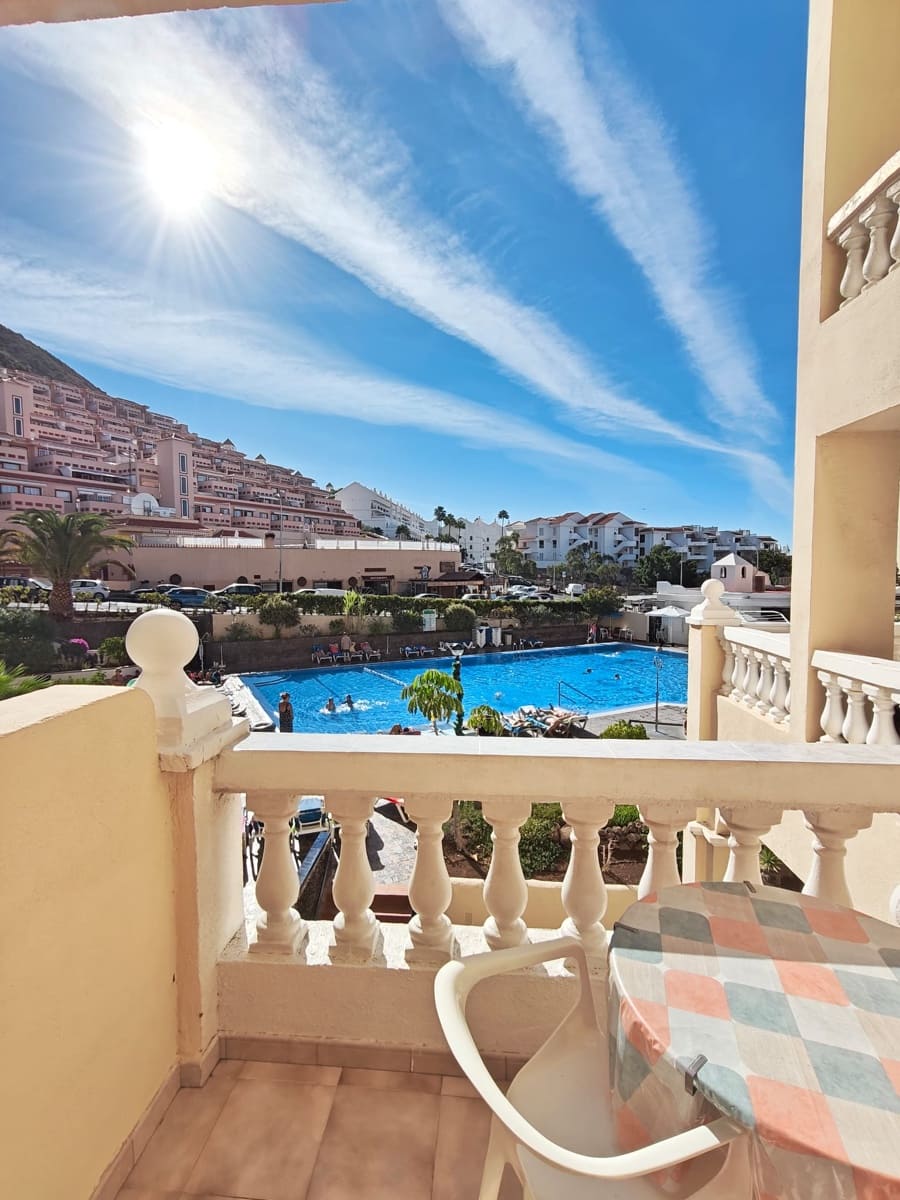 Apartament na sprzedaż w Los Cristianos z basenem - 199 000 € (Ref: 9598077)