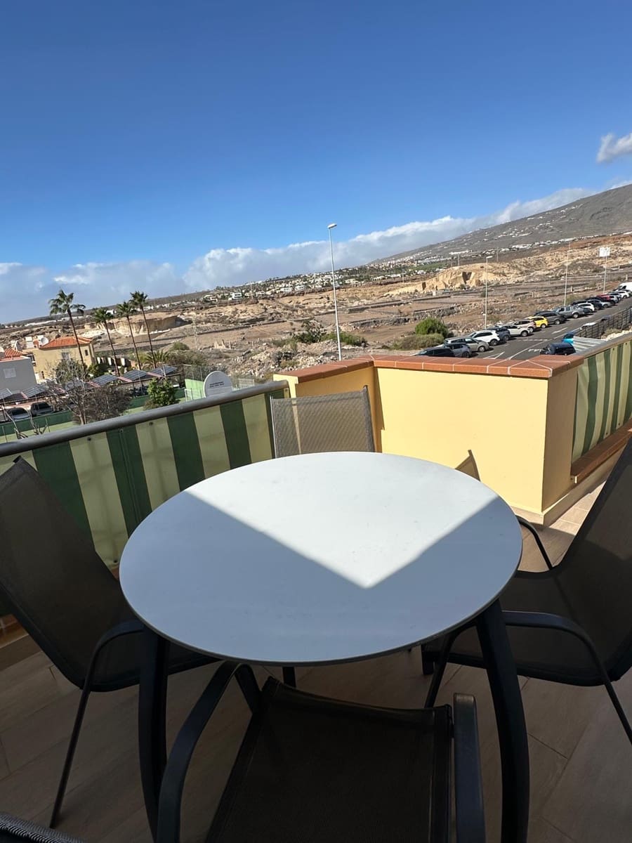 1 makuuhuone Huoneisto myytävänä paikassa Costa Adeje mukana uima-altaan - 580 000 € (Ref: 9618542)