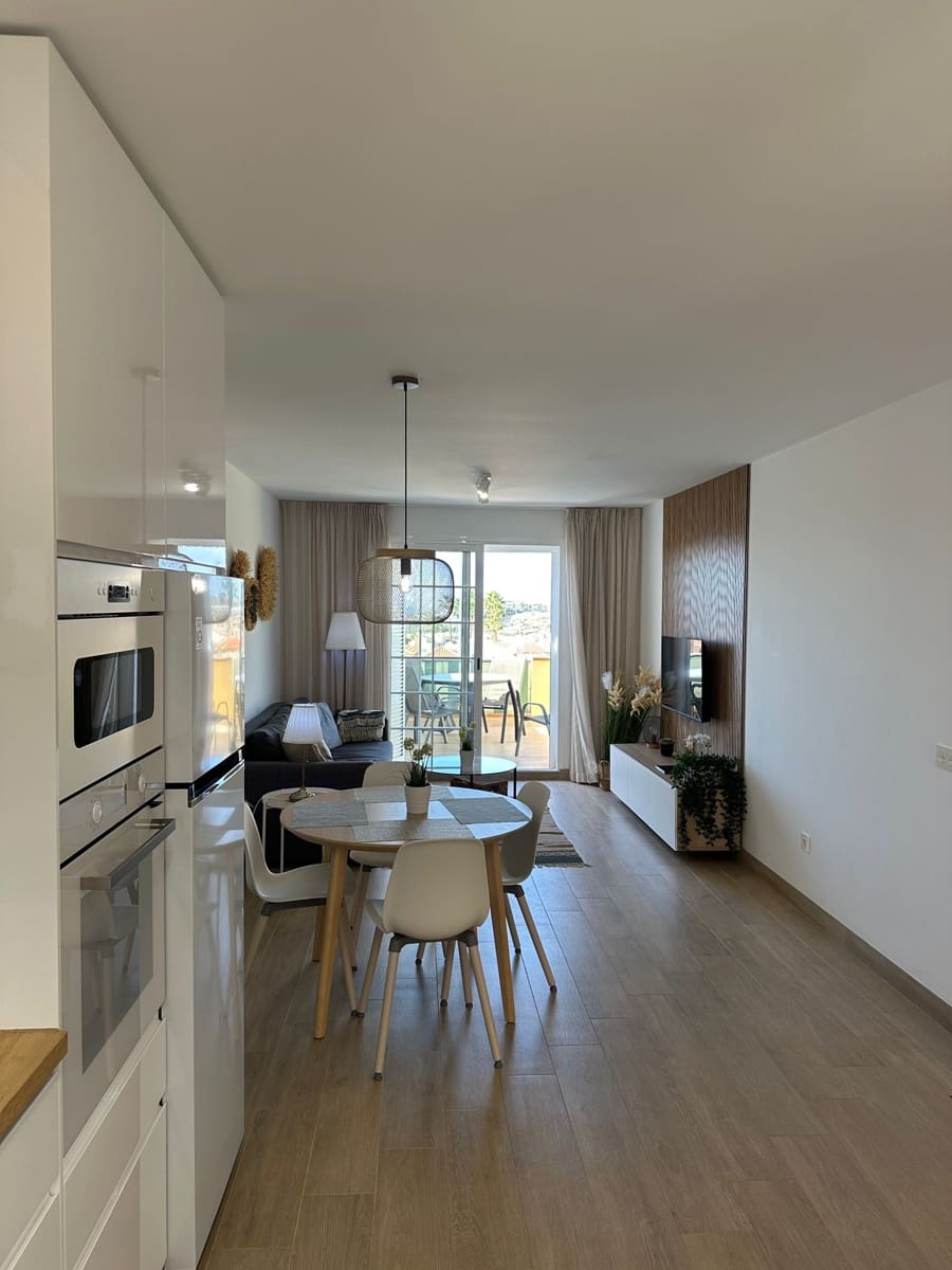 1 makuuhuone Huoneisto myytävänä paikassa Costa Adeje mukana uima-altaan - 580 000 € (Ref: 9618542)