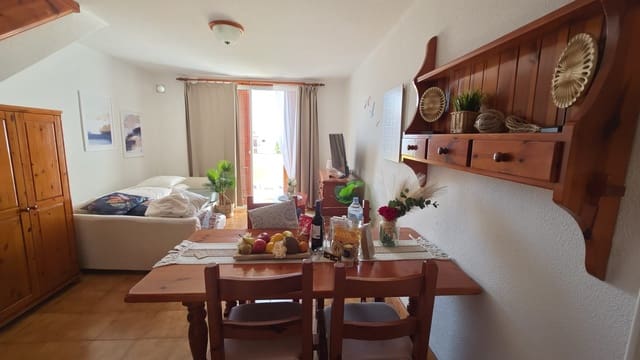 1 makuuhuone Asunto vuokrattavana paikassa Playa de las Americas, Arona mukana uima-altaan - 2 700 € (Ref: 9669587)