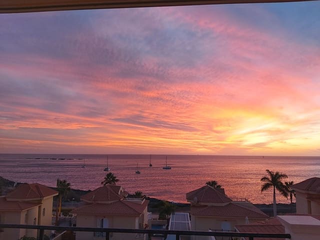 3 soverom Hus til salgs i Los Cristianos, Arona med svømmebasseng garasje - € 995 000 (Ref: 9795678)