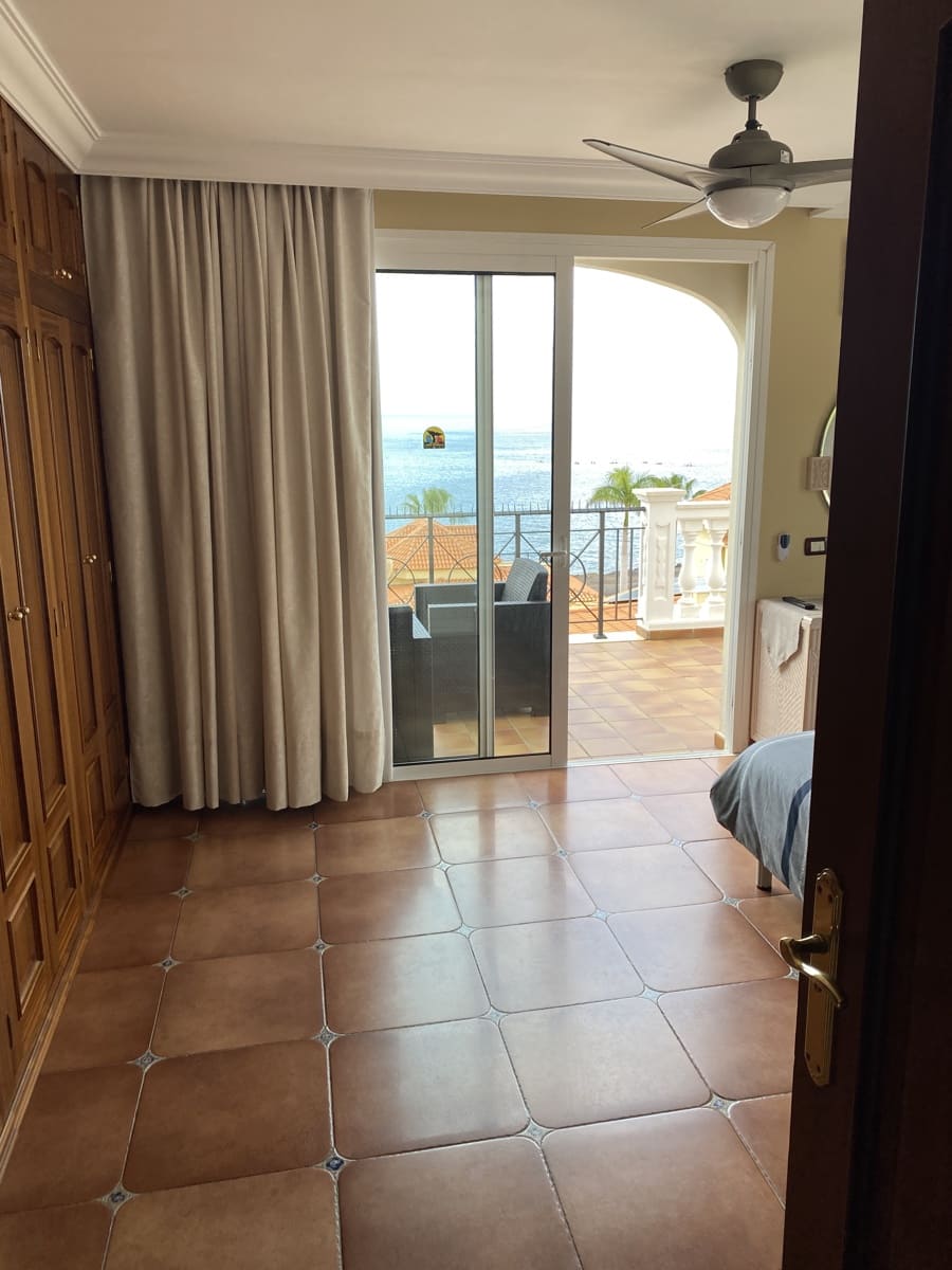 3 soverom Hus til salgs i Los Cristianos med svømmebasseng garasje - € 995 000 (Ref: 9795678)