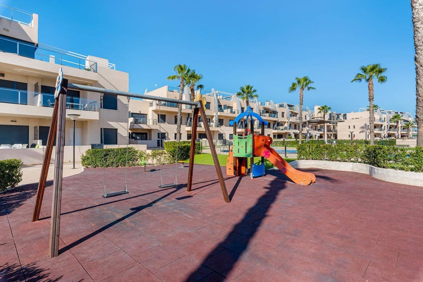 Apartamento de 2 habitaciones en Torre de la Horadada en venta con piscina - 249.000 € (Ref: 9625143)