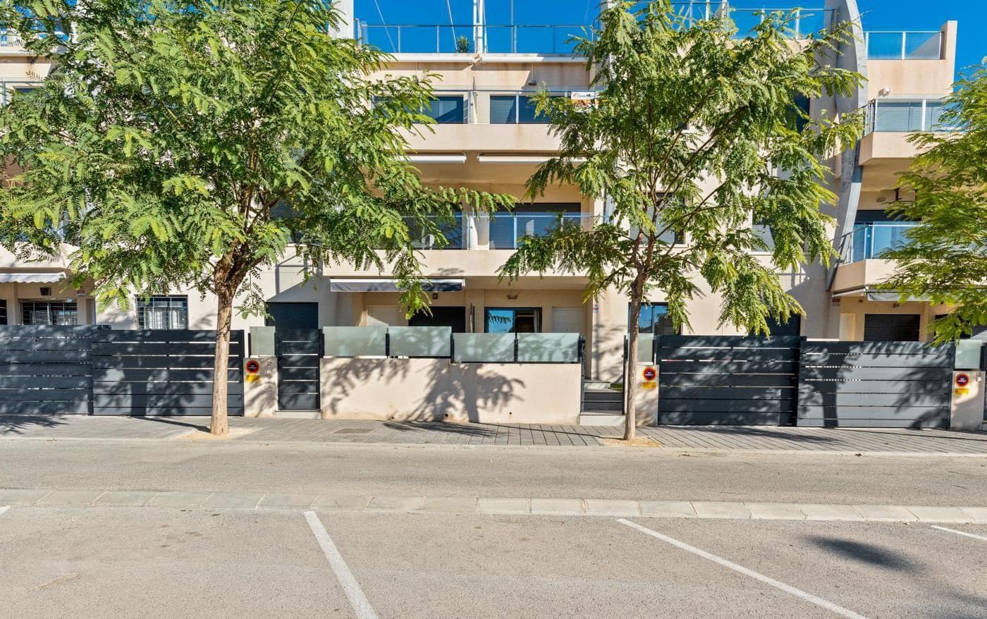 Apartamento de 2 habitaciones en Torre de la Horadada en venta con piscina - 249.000 € (Ref: 9625143)