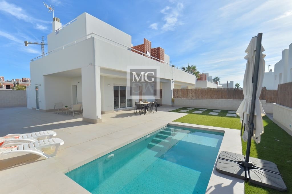 3 bedroom Semi-detached Villa for sale in Pilar de la Horadada with pool garage - € 575,000 (Ref: 9625153)