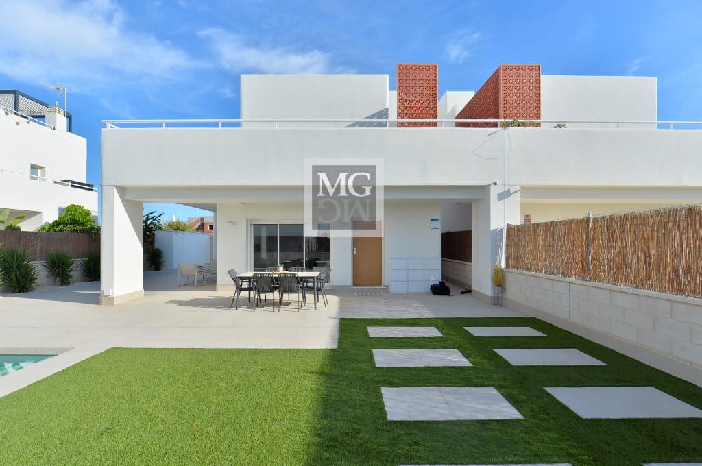 3 bedroom Semi-detached Villa for sale in Pilar de la Horadada with pool garage - € 575,000 (Ref: 9625153)