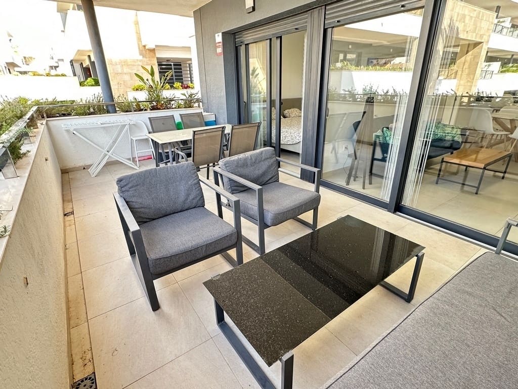 2 makuuhuone Huoneisto myytävänä paikassa Playa Flamenca mukana uima-altaan 
autotalli - 385 000 € (Ref: 9805800)