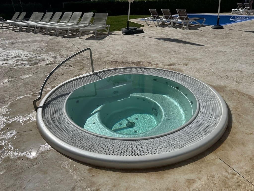 2 makuuhuone Huoneisto myytävänä paikassa Playa Flamenca mukana uima-altaan 
autotalli - 385 000 € (Ref: 9805800)