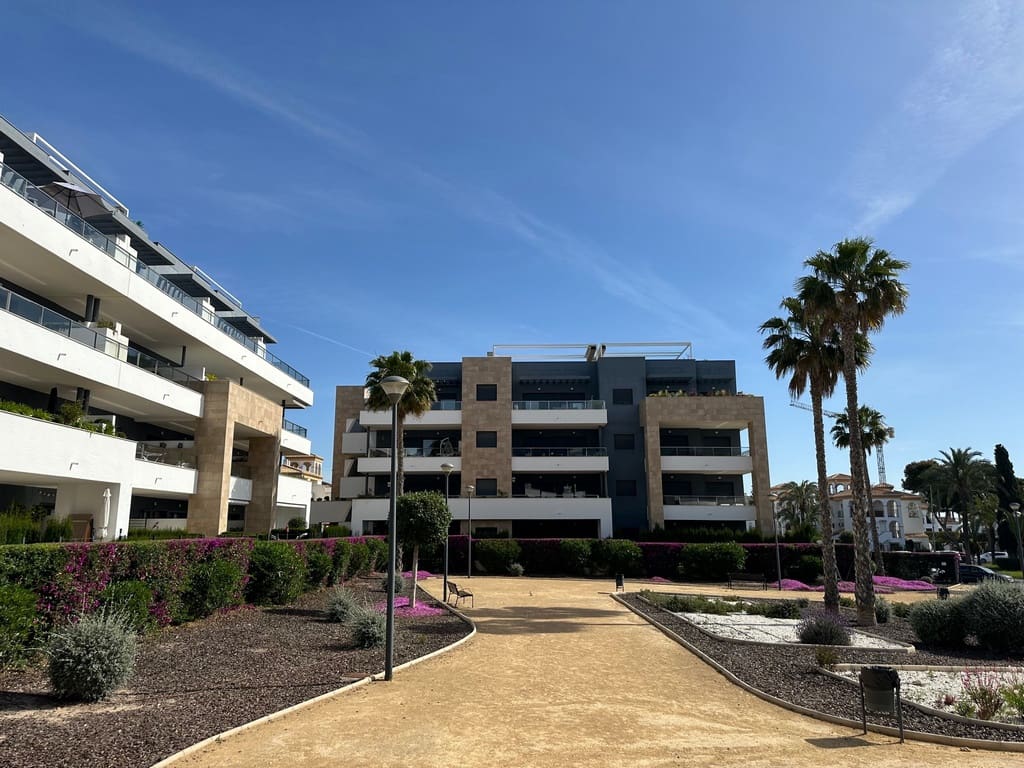 2 makuuhuone Huoneisto myytävänä paikassa Playa Flamenca mukana uima-altaan 
autotalli - 385 000 € (Ref: 9805800)