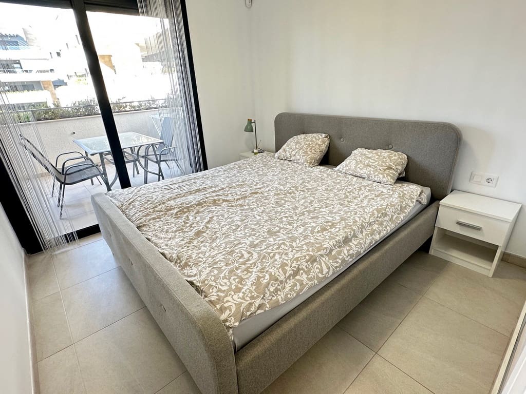 2 makuuhuone Huoneisto myytävänä paikassa Playa Flamenca mukana uima-altaan 
autotalli - 385 000 € (Ref: 9805800)