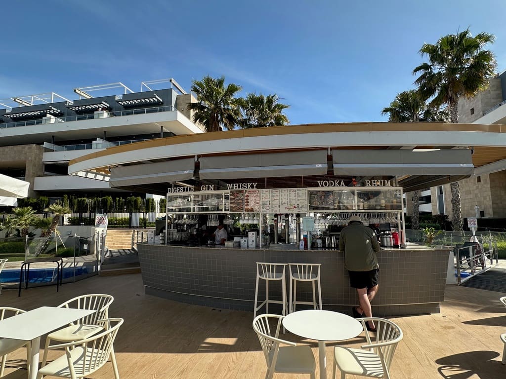 2 makuuhuone Huoneisto myytävänä paikassa Playa Flamenca mukana uima-altaan 
autotalli - 385 000 € (Ref: 9805800)